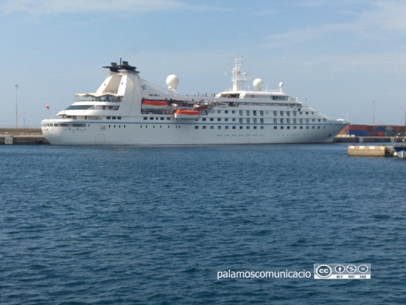 L'Star Breeze, al port de Palamós.