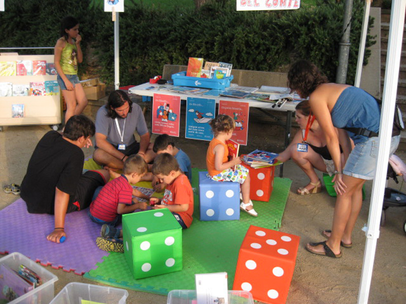 La Bibloplaça apropa la lectura als barris de Palamós. (Foto: Biblioteca Lluís Barceló i Bou).