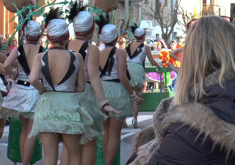Rua de comparses d'aquest passat Carnaval. (Foto: Som Carnaval).