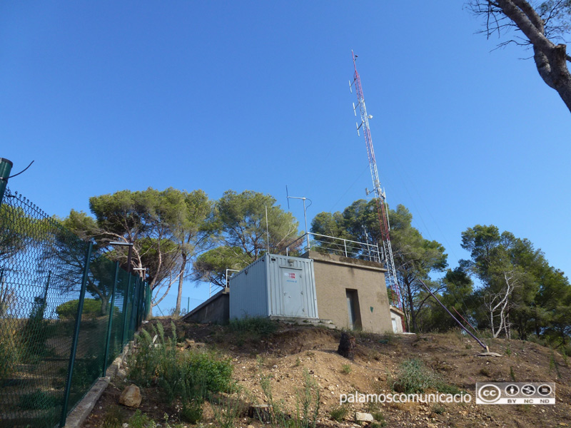A la dreta, l'anclatge i el talús on s'actuarà.