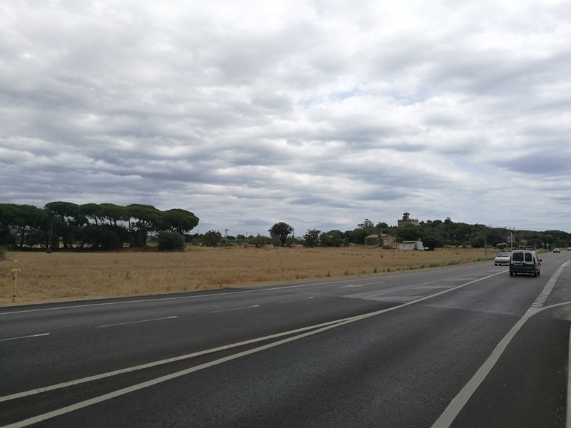 S'estudia ubicar el CAP en una parcel·la situada a l'avinguda de la Unió, la carretera que uneix Calonge i Sant Antoni.