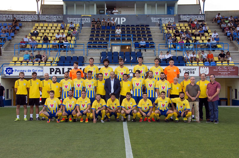 La plantilla del Palamós CF de la temporada 2017-2018. (Foto: Olga Cercós).