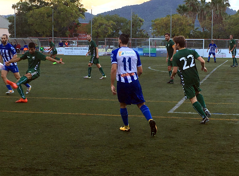 Derrota clara avui del Palamós al camp de Les Grasses. (Foto: Santfelieunc FC).