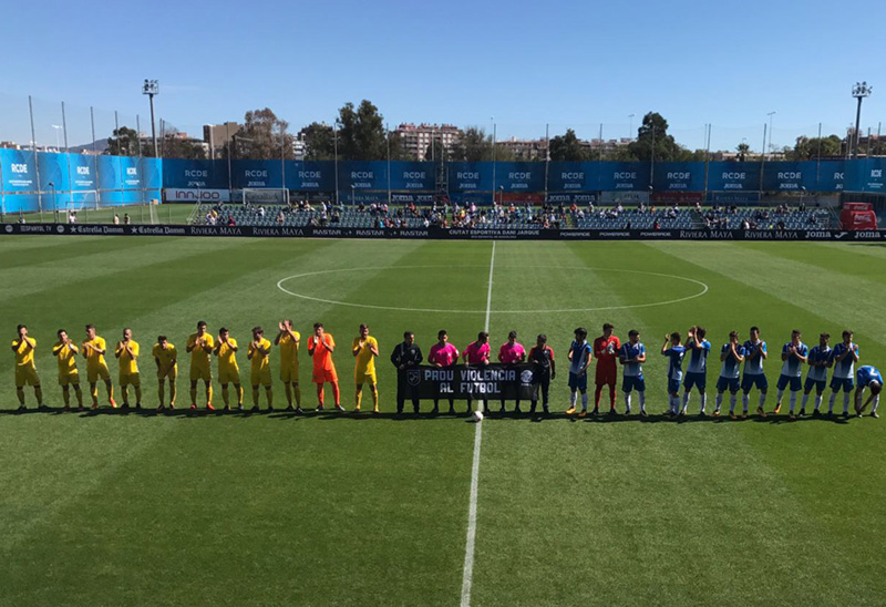 Onze inicial del Palamós CF i l'Espanyol minuts abans del partit (Foto: Joan Pau Pérez)