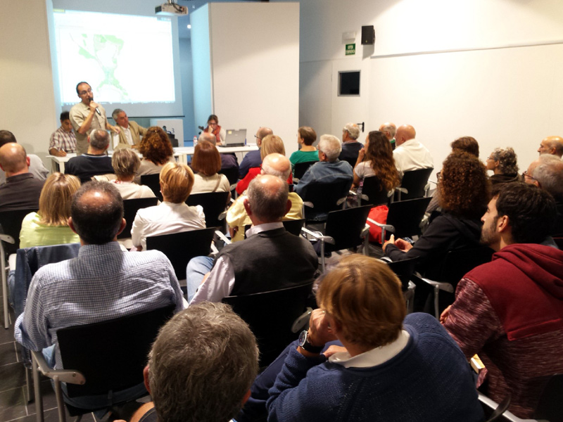 La sessió informativa que es va fer el dilluns passat a la Biblioteca. (Foto: Ajuntament de Palamós).