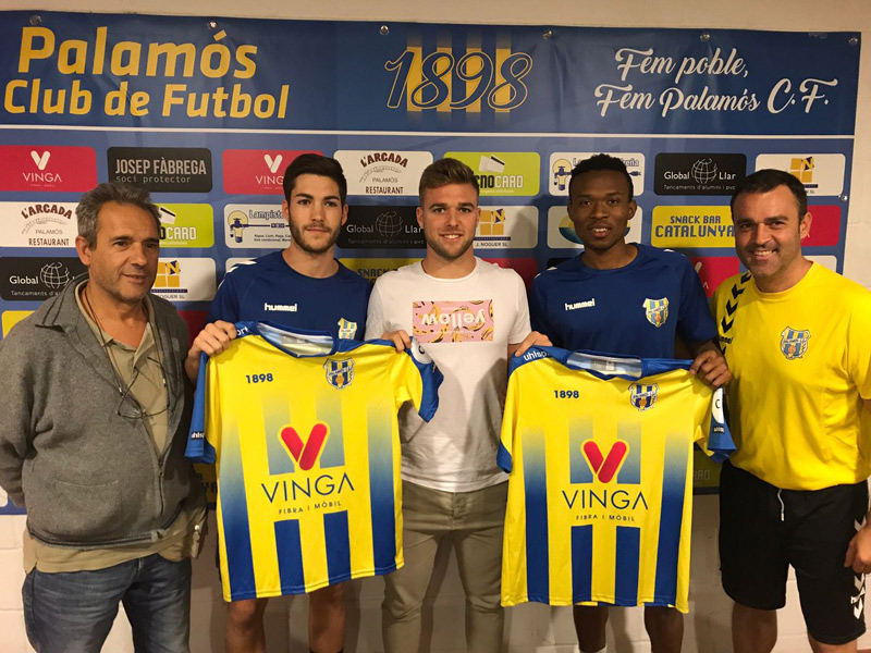 Crespo, Gelmà i Traoré, ahir a la sala de premsa de l'Estadi Municipal. (Foto: Palamós CF).