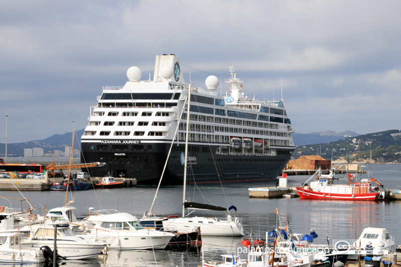 L'Azamara Journey a Palamós, en una imatge d'arxiu.