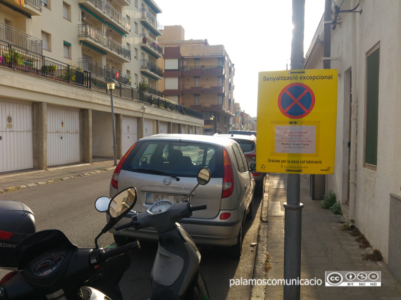 El carrer de López Puigcerver, ja amb la senyalització del 'Fem dissabte'.
