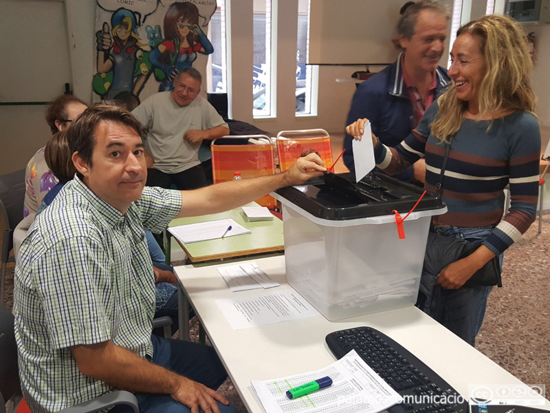 Votació al Punt Jove de Palamós, aquest migdia