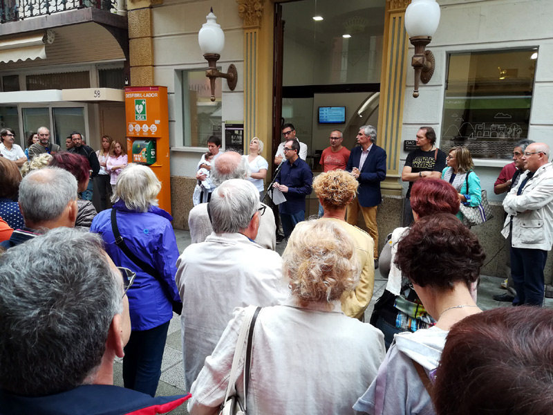 500 persones concentrades aquest migdia davant l'Ajuntament. (Foto: Ajuntament de Palamós).