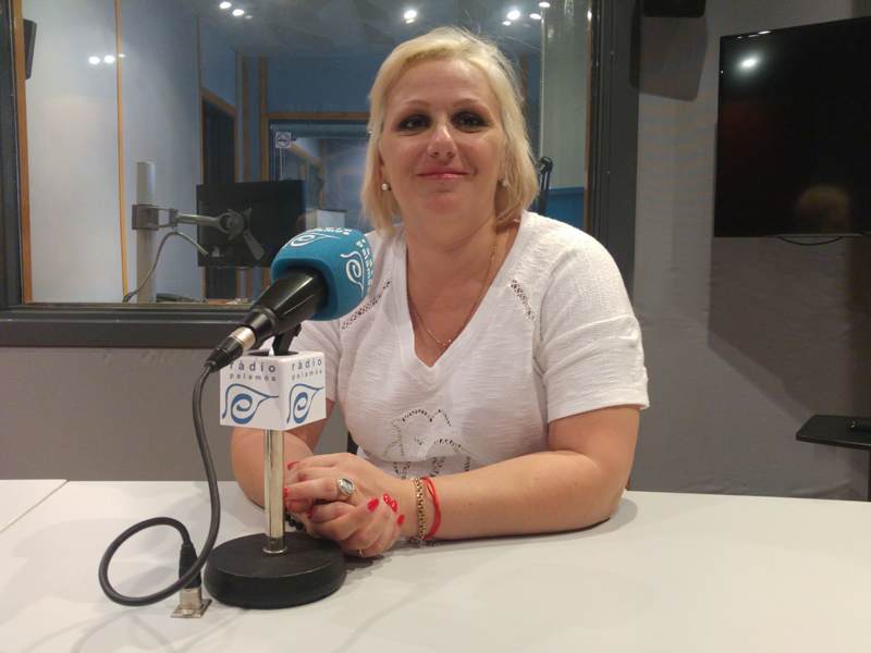 Vanesa Mányik, a l'espai de Ràdio Palamós 'Preguntes'.