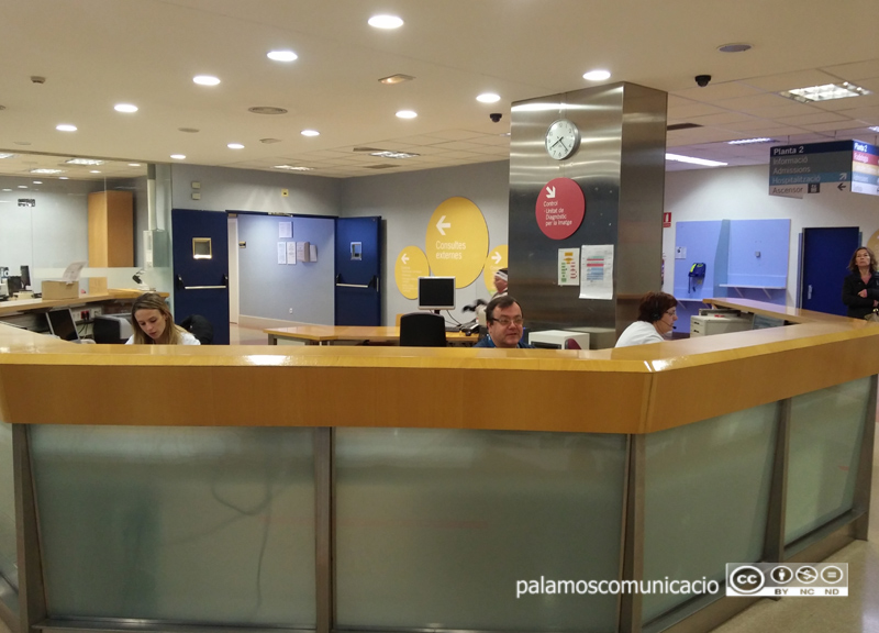 Recepció central a l'hospital de Palamós.