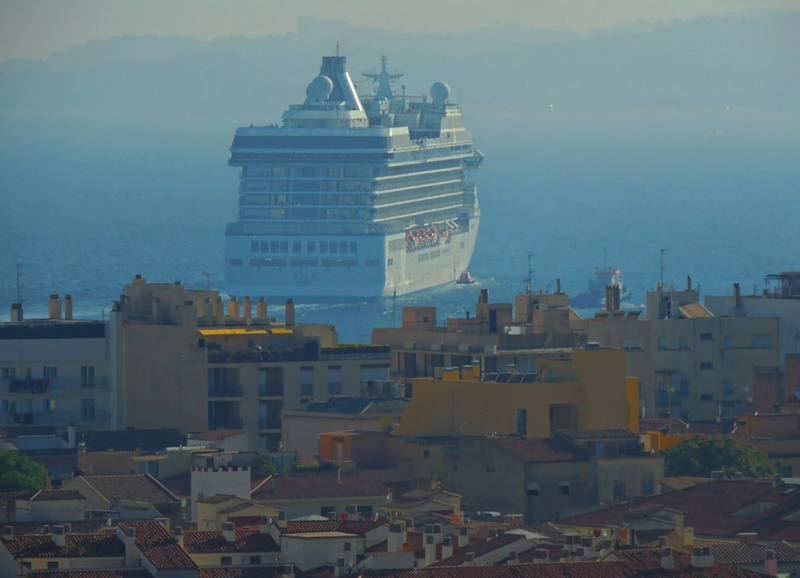 El Riviera tornarà a fer escalà demà a Palamós. (Foto: Anna Pérez).