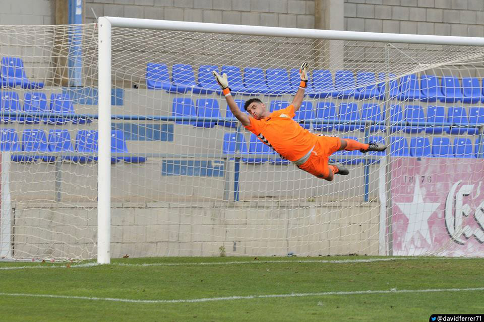 Quintanas està tenint actuacions destacades en la seva primera temporada al Palamós CF. (Foto: @davidferrer71).