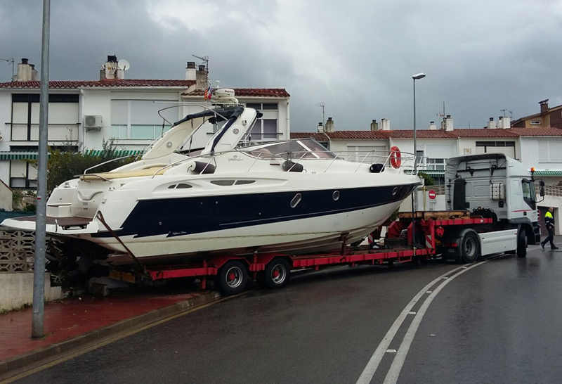 Camío desfrenat a la cta de La Fosca, entre l'accés al port Marina i el Morro del Vedell. (Foto: Policia Local de Palamós).