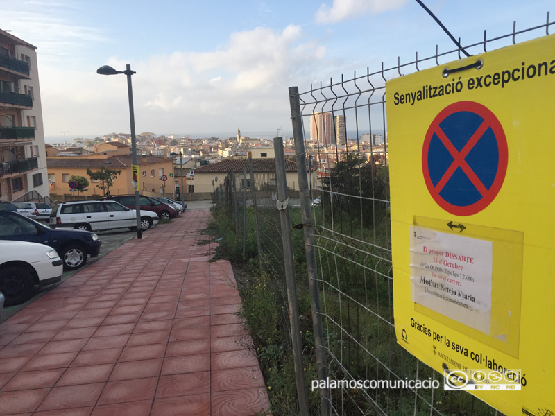 Senyalització al barri de Mas Guàrdies informant que demà s'hi farà una neteja intensiva.