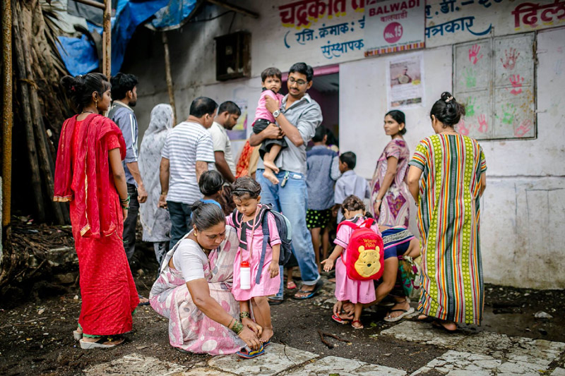 'Sonrisas de Bombay' és una ONG que treballa des de fa 12 anys per millorar la qualitat de vida de les zones pobres de Bombai.