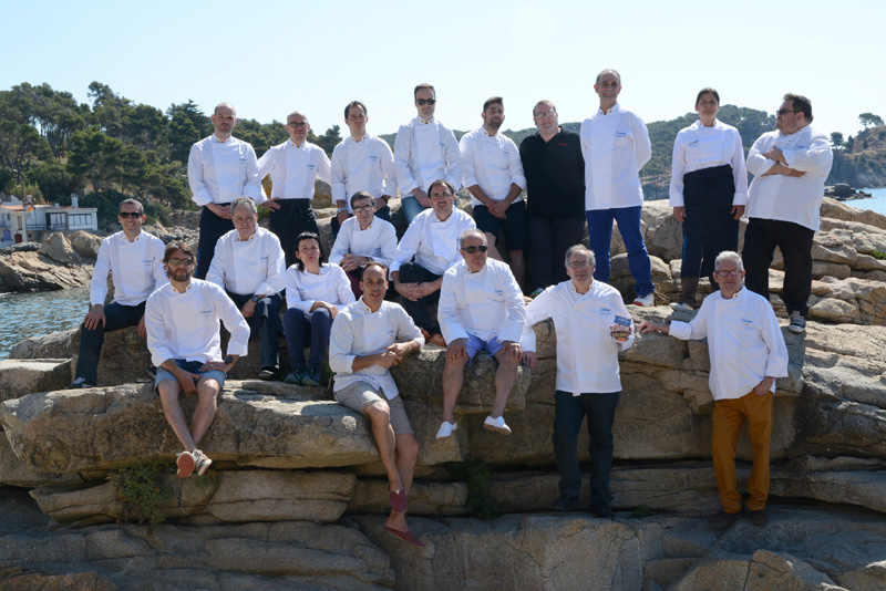 El col·lectiu de cuiners i restauradors de 'La Cuina de l'Empordanet'. (Foto: @pacodalmau).