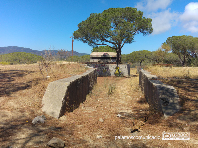 Bateries d'artilleria de la Guerra Civil, al puig del Molí de Vent.