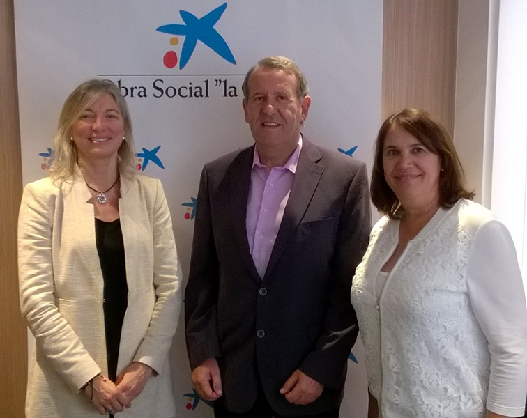 Els firmants del conveni entre SSIBE i l'Obra Social 'La Caixa'. (Foto: SSIBE)