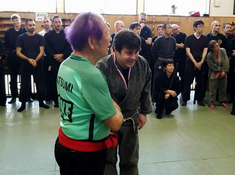 Jordi Pagès i el mestre Hatsumi, en la darrera estada al Japó. (Foto: Club Esportiu Bujinkan).