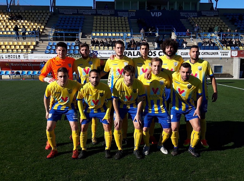 El Palamós CF ha disputat avui el darrer partit de l'any al seu estadi. (Foto: AE Prat).