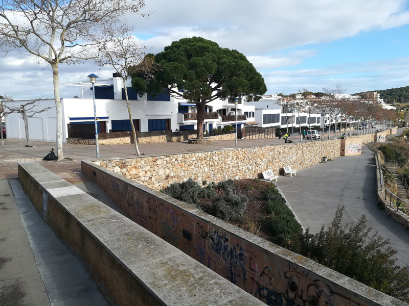 El projecte de reforma del passeig de les Pites es concentra en la part més propera a mar. (Foto: Ajuntament de Palamós).