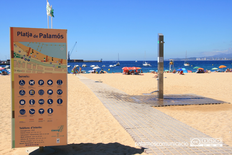 Accés a la platja de Palamós.
