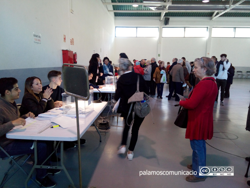 Votants ahir a la Nau dels 50 metres.