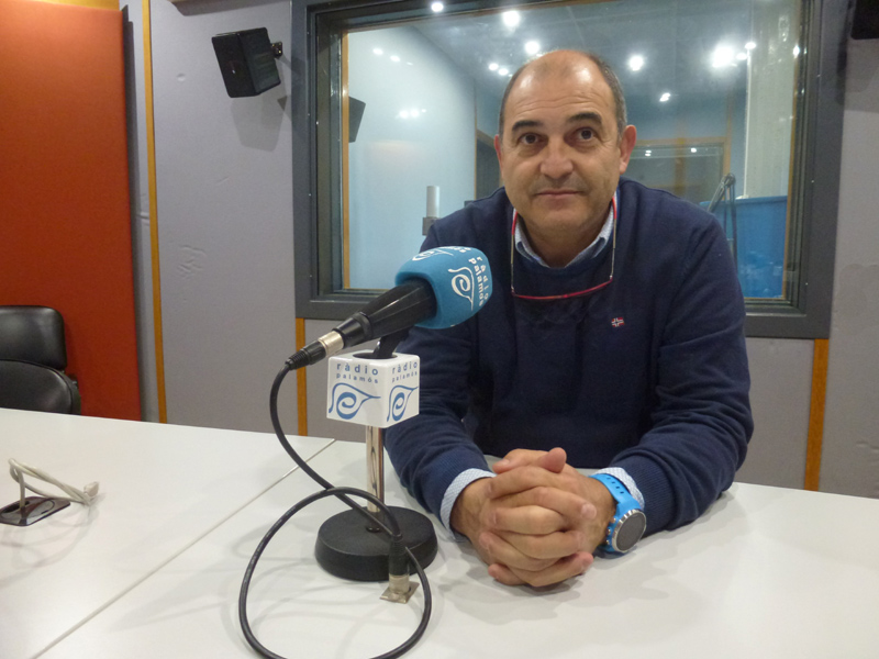 El president del Palamós CF, Joan Pau Pérez, avui als estudis de Ràdio Palamós.