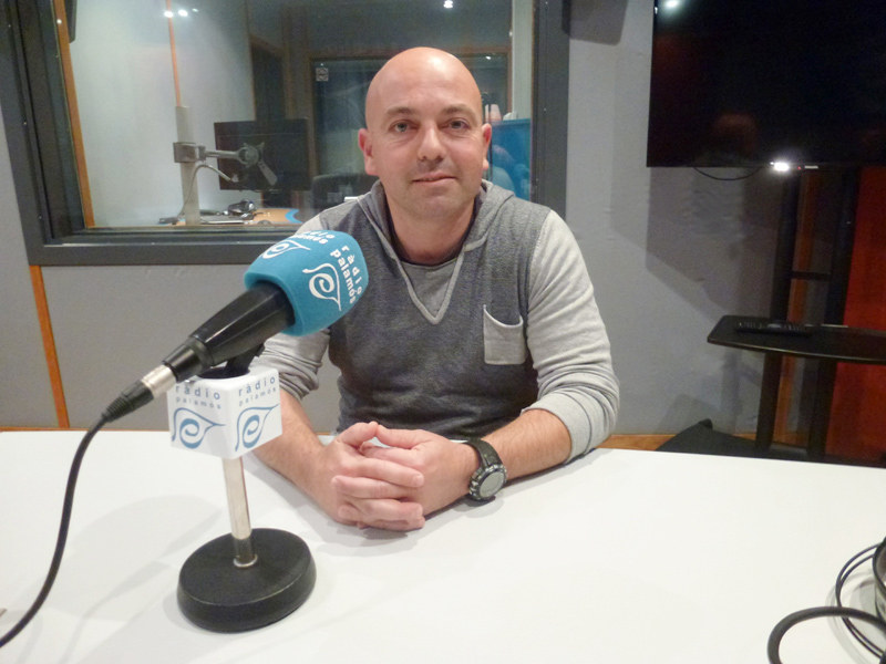 Pitu Batlle, als estudis de Ràdio Palamós.
