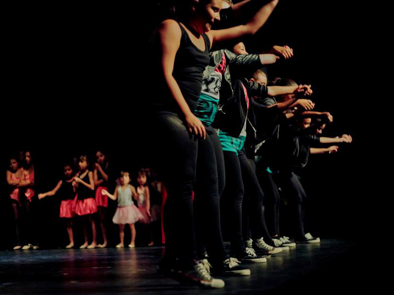 L’esdeveniment està organitzat per l’Escola de Dansa Georgina Ors, l’Espai Miram Klap Dansa Urbana i l’Escola Girona En Dansa. 