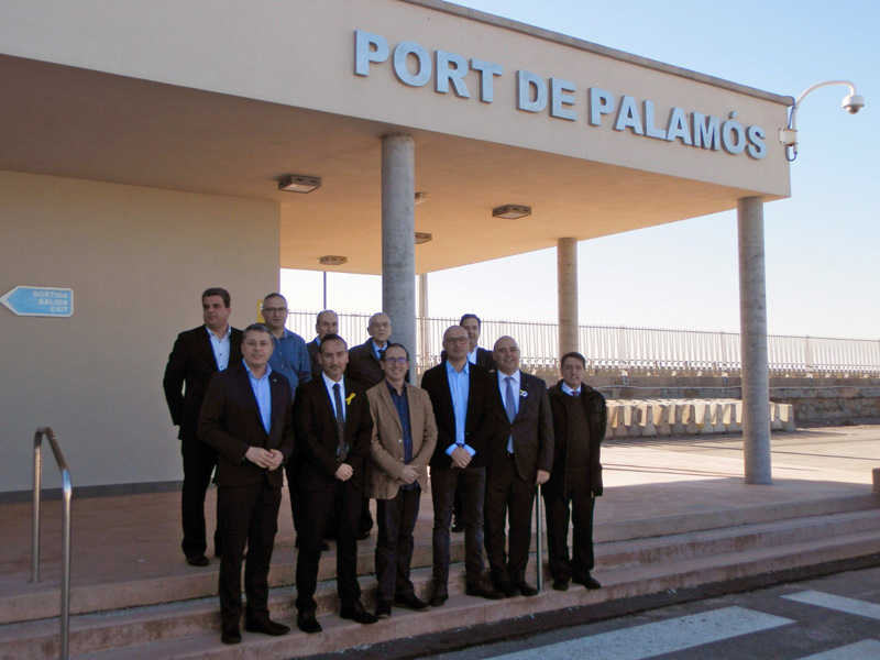 Delegació institucional de Ports, de l'Ajuntament de Palamós i de la comarca del Ripollès, al port palamosí. (Foto: Ports de la Generalitat).