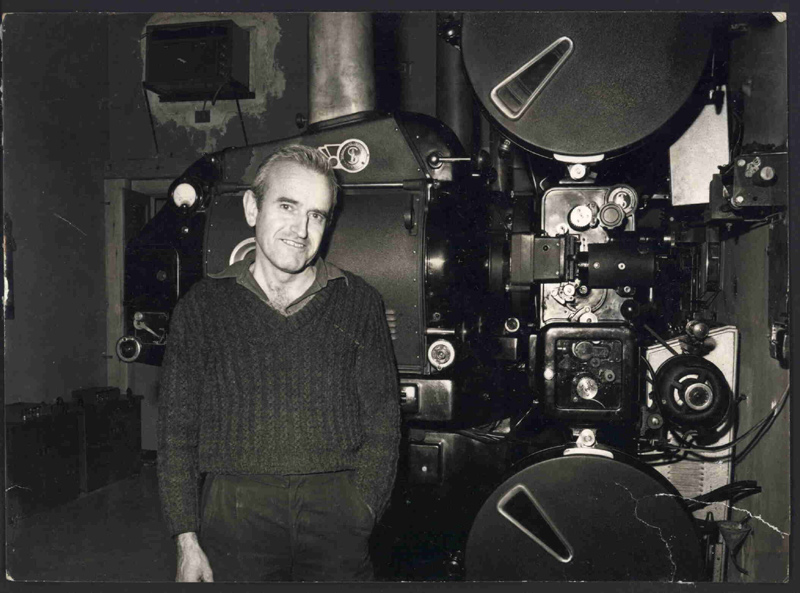 Josep Casas va ser un amant del cinema i la sardana. 