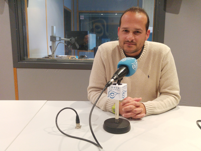Joan Mármol, a Ràdio Palamós en una imatge d'arxiu.