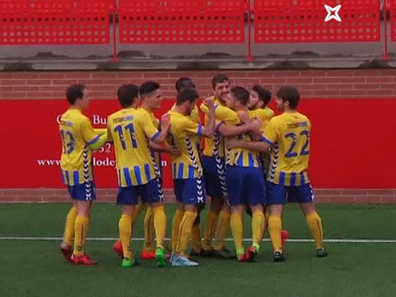 Els jugadors del Palamós celebrant el gol de Kike, ahir a La Pobla de Mafumet. (Foto: La Xarxa).