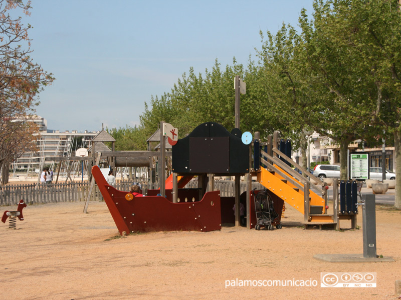 Parc infantil al passeig del Mar.