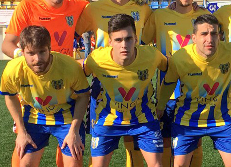 Sergi Caballero, al mig, en un partit aquesta temporada.
