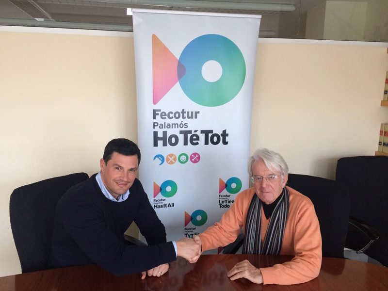 Signatura del conveni entre Fecotur i la Fundació Vimar.