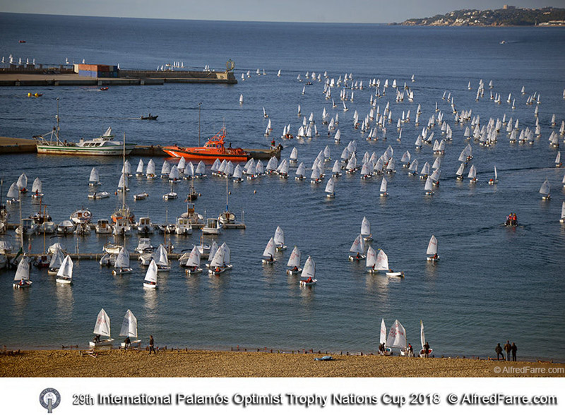 Tot i fer la guitza alguns dies, el vent va acabar bufant i permetent la Palamós Optimist Trophy. (Foto: Alfred Farré).