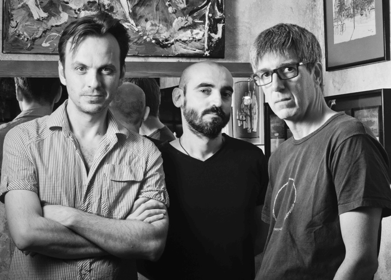 El director de 'Pares Nostres', Ivan Morales, i els actors Jordi Gilabert i David Planas.