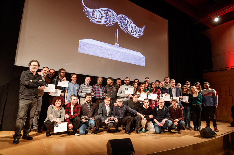 Els guanyadors i finalistes dels Premis Carles Rahola, ahir a l'Auditori de Girona. (Foto: Diputació de Girona).
