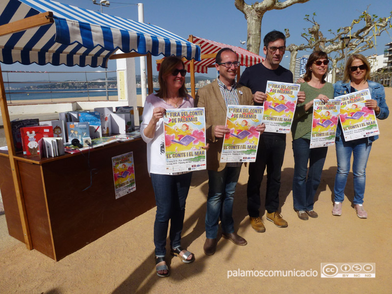 La presentació de la Fira del Conte s'ha fet aquest matí al passeig del Mar.