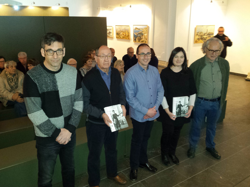 Josep i Anna Teixidor, autors del llibre, durant l'acte de presentació. (Foto: Ajuntament de Palamós).