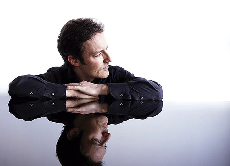 El pianista Daniel Ligorio actua aquest diumenge al Teatre La Gorga, presentant el concert ‘East and West Side Story’. 