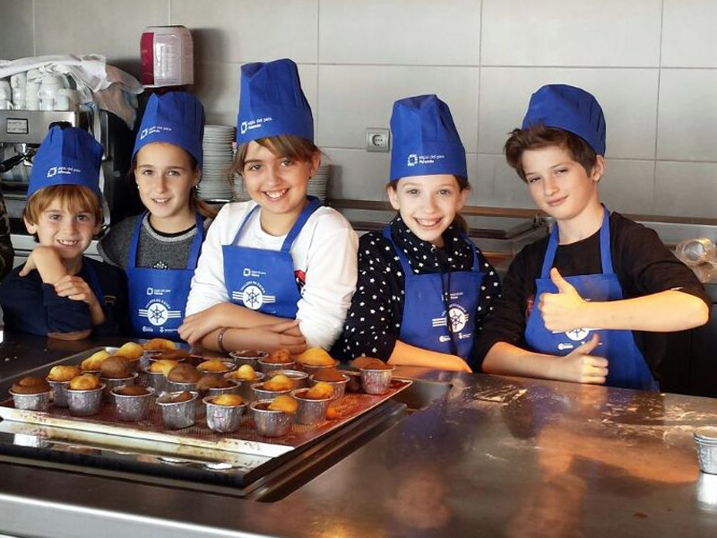 Petits Xefs introdueix la mainada en el món de la cuina. (Foto: Espai del Peix).