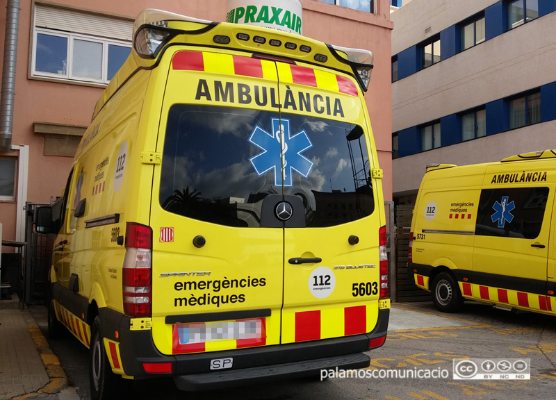 Ambulància del SEM, a l'hospital de Palamós.