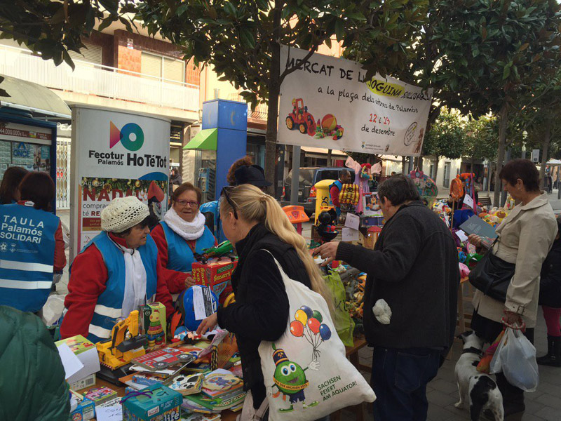 El Mercat de la Joguina Solidària ven joguines a preus simbòlics. (Foto: LL.P).