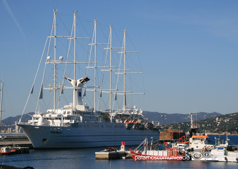 El Club Med 2 al portde Palamós, en una imatge d'arxiu.