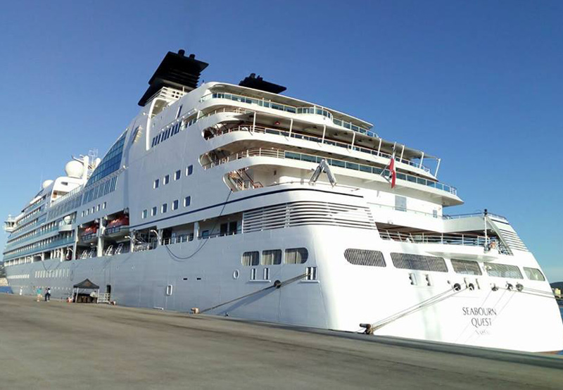 El Seabourn Quest, avui al port de Palamós. (Foto: visitpalamos).